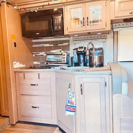 Private Cozy R/V , For Your Enjoyment Tamiami المظهر الخارجي الصورة